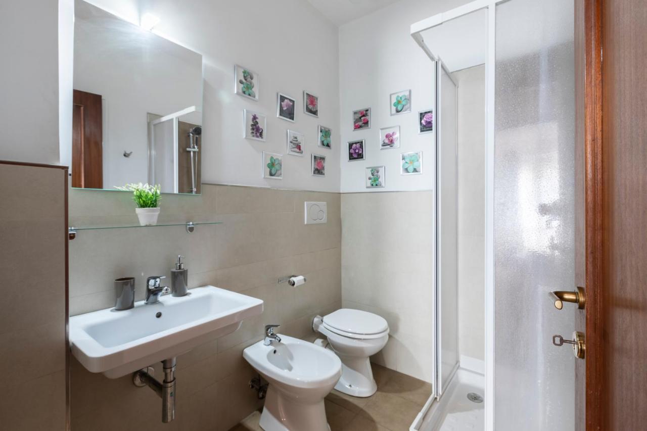 Camera Matrimoniale/Doppia con Letti Singoli con Bagno Privato Esterno