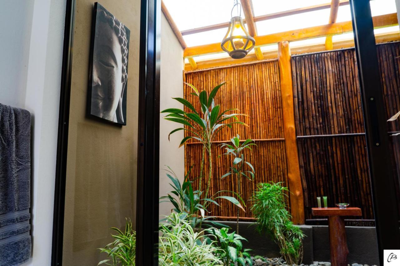 Superior King Room with Tropical Shower