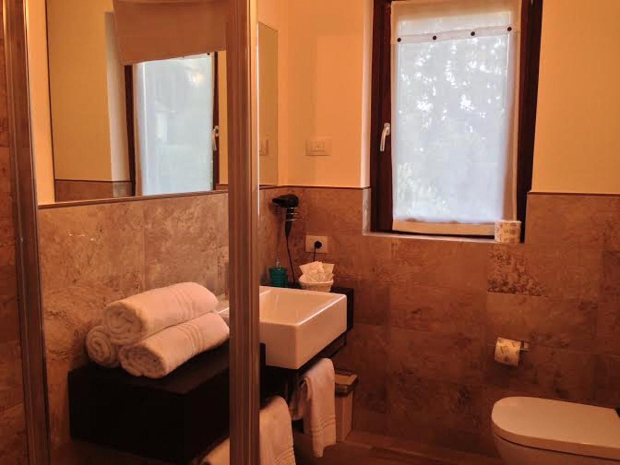 Superior Double or Twin Room with Lake View,1015160410:JPEG