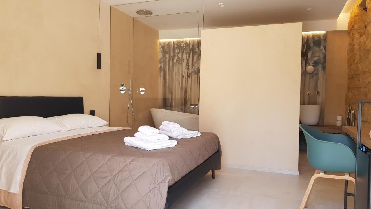 Suite with Hot Tub
