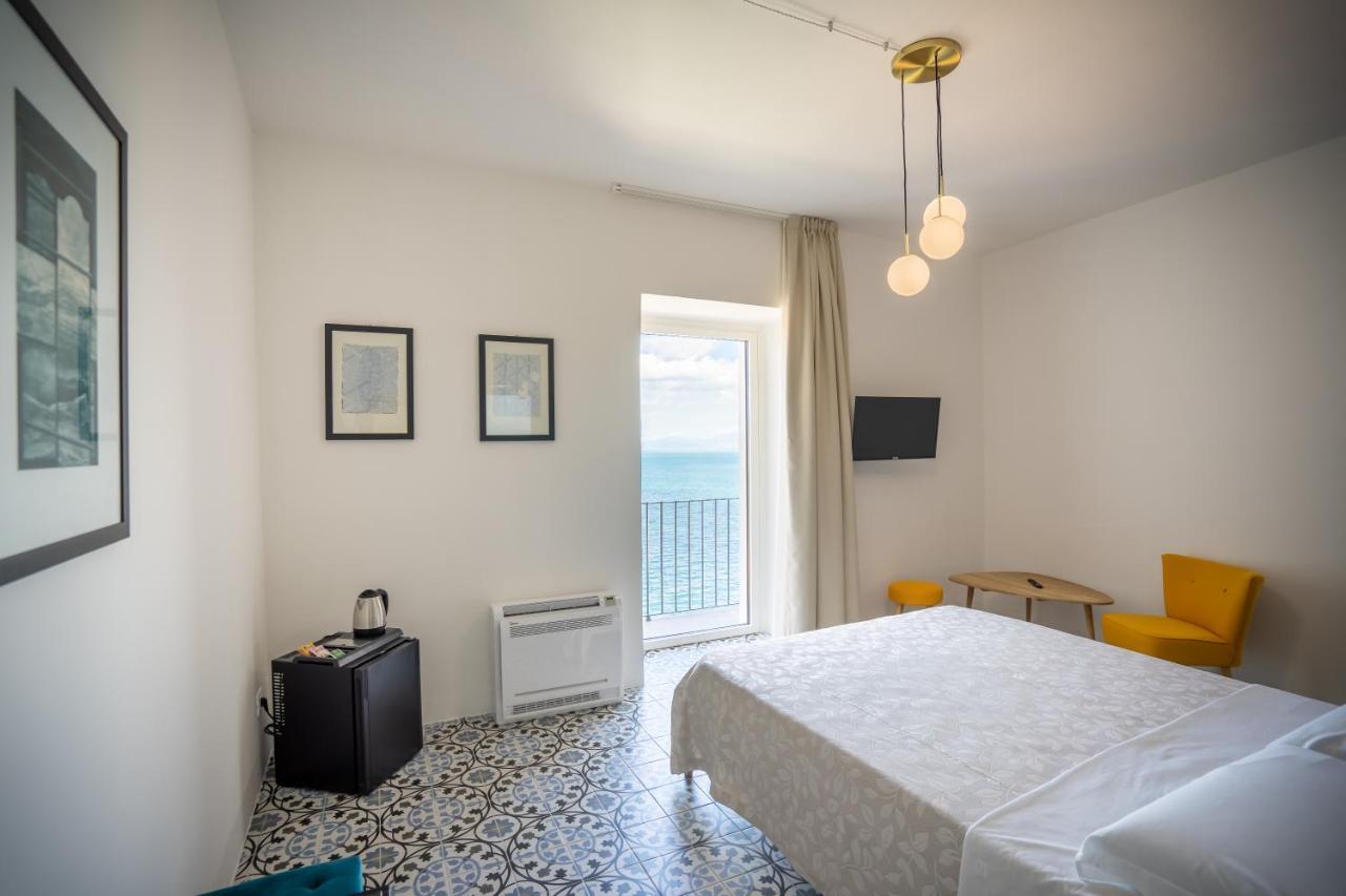 Deluxe Double Room with Sea View,1009845454:JPEG