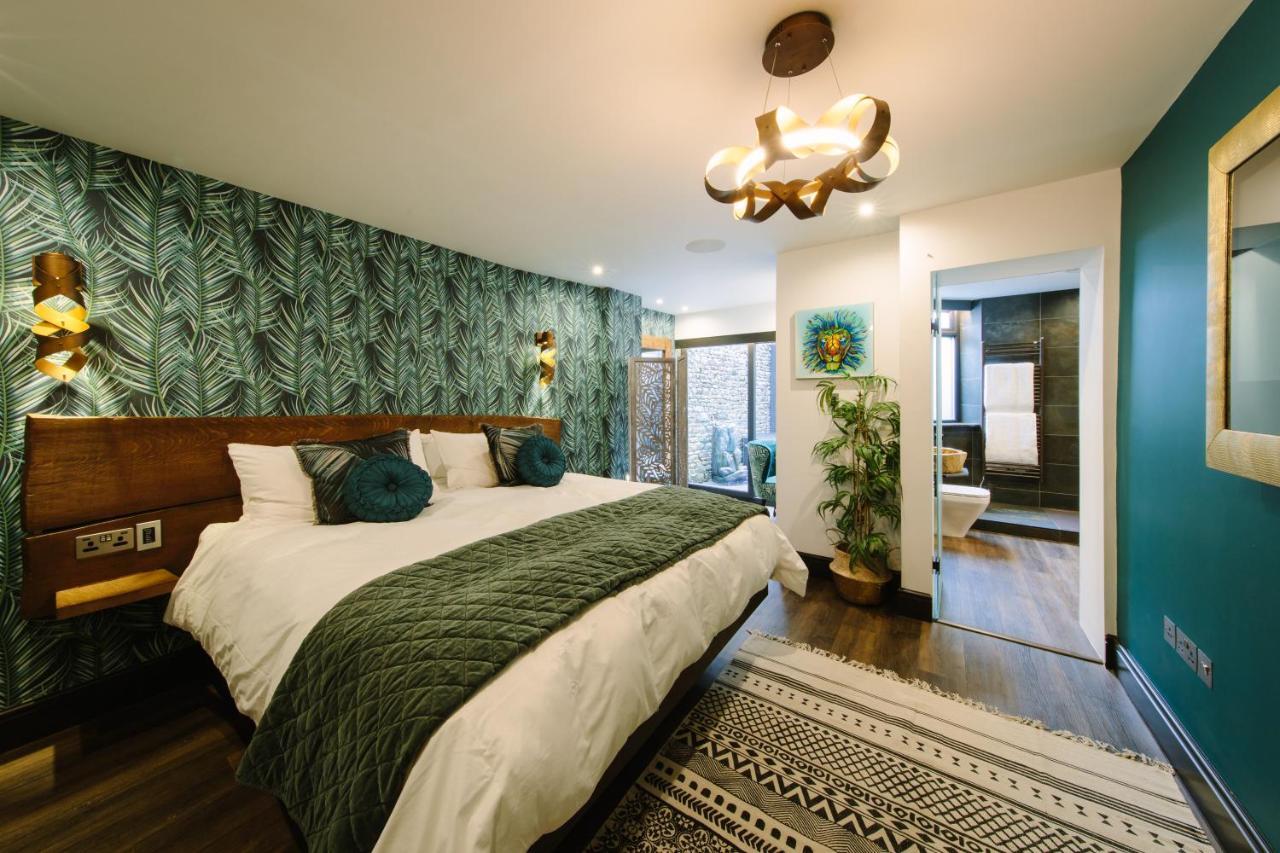 Suite with Hot Tub