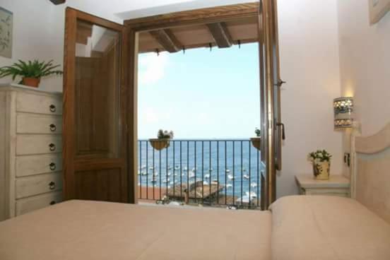 Deluxe Suite with Spa Bath