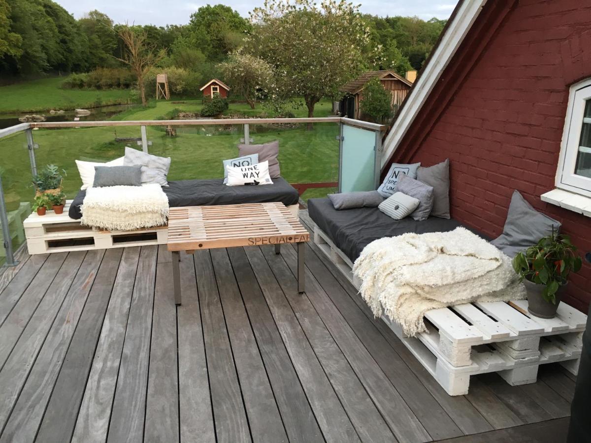 Dobbelt-/2-personersværelse med fælles badeværelse og egen terrasse