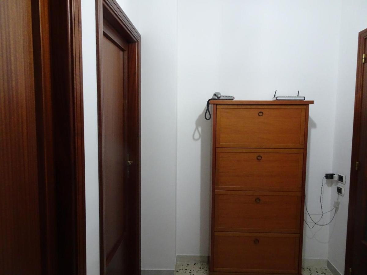 Camera Matrimoniale/Doppia con Letti Singoli con Bagno in Comune