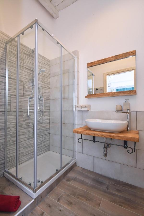 Camera Matrimoniale con Bagno Privato - Senza Finestre