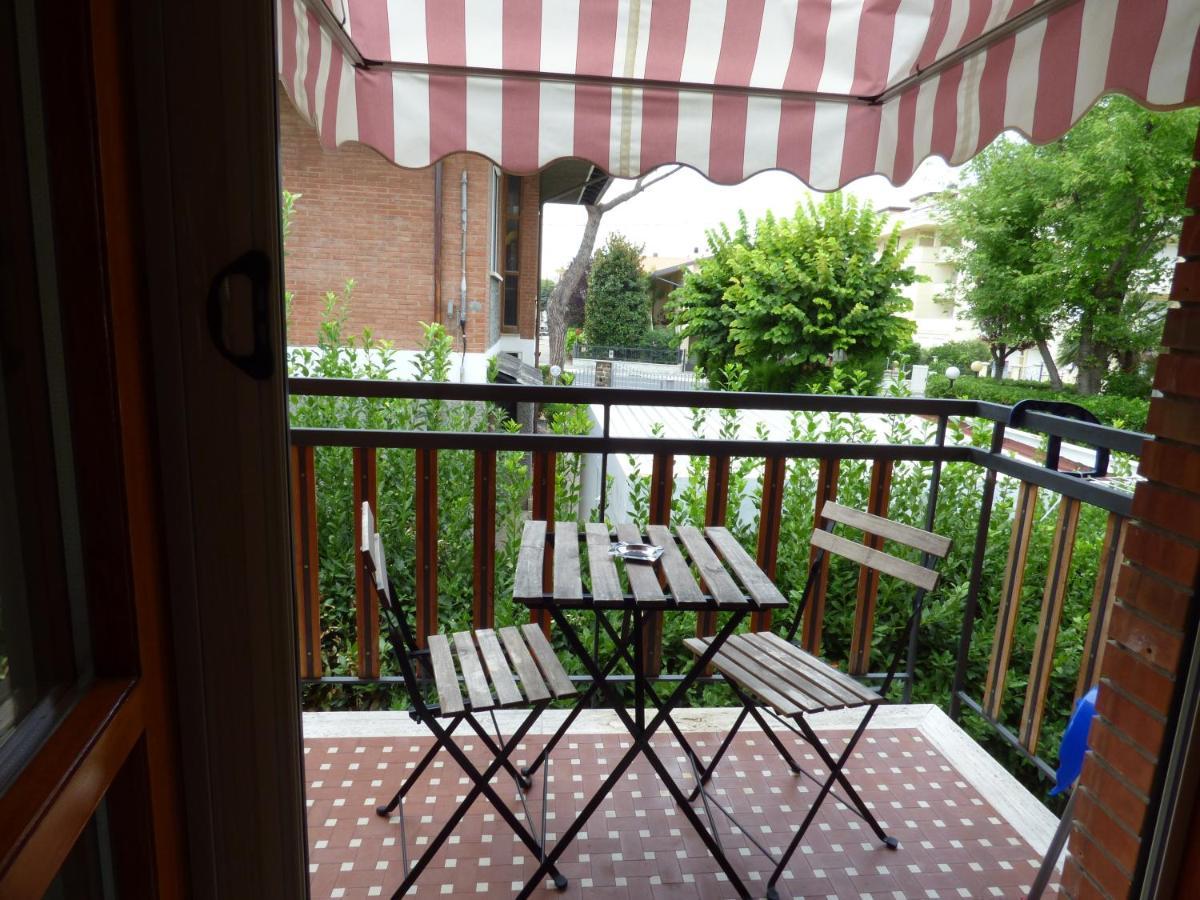 Family Room with Private Bathroom,1042693843:JPEG