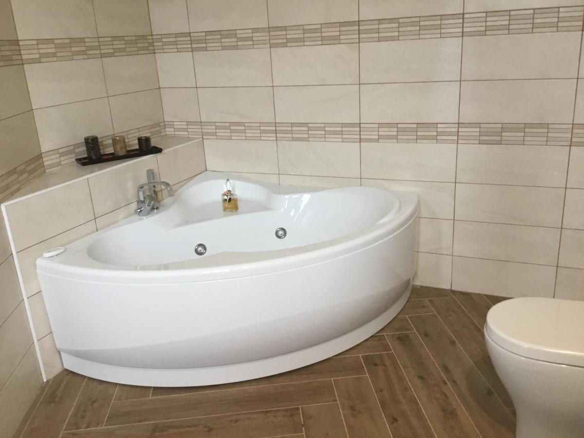 King Room Spa Bath