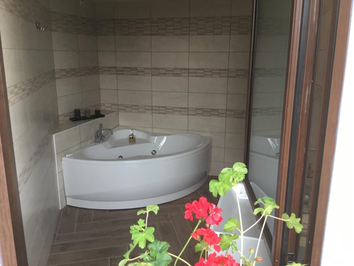 King Room Spa Bath