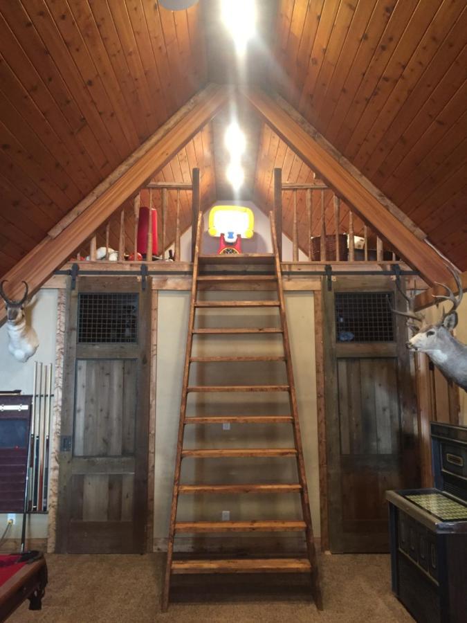 Queen Room with Shared Bathroom,1034342336:JPEG