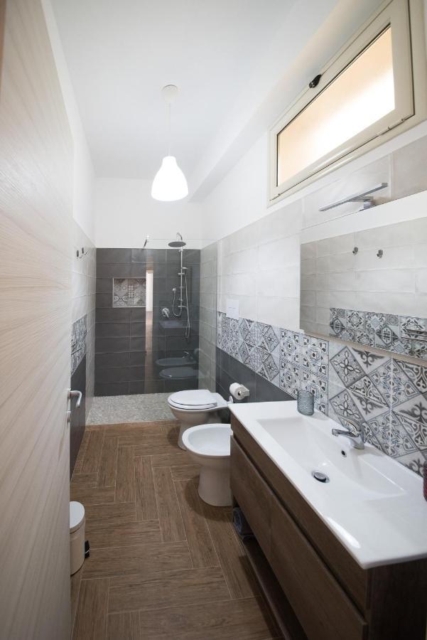Deluxe Double Room Shower