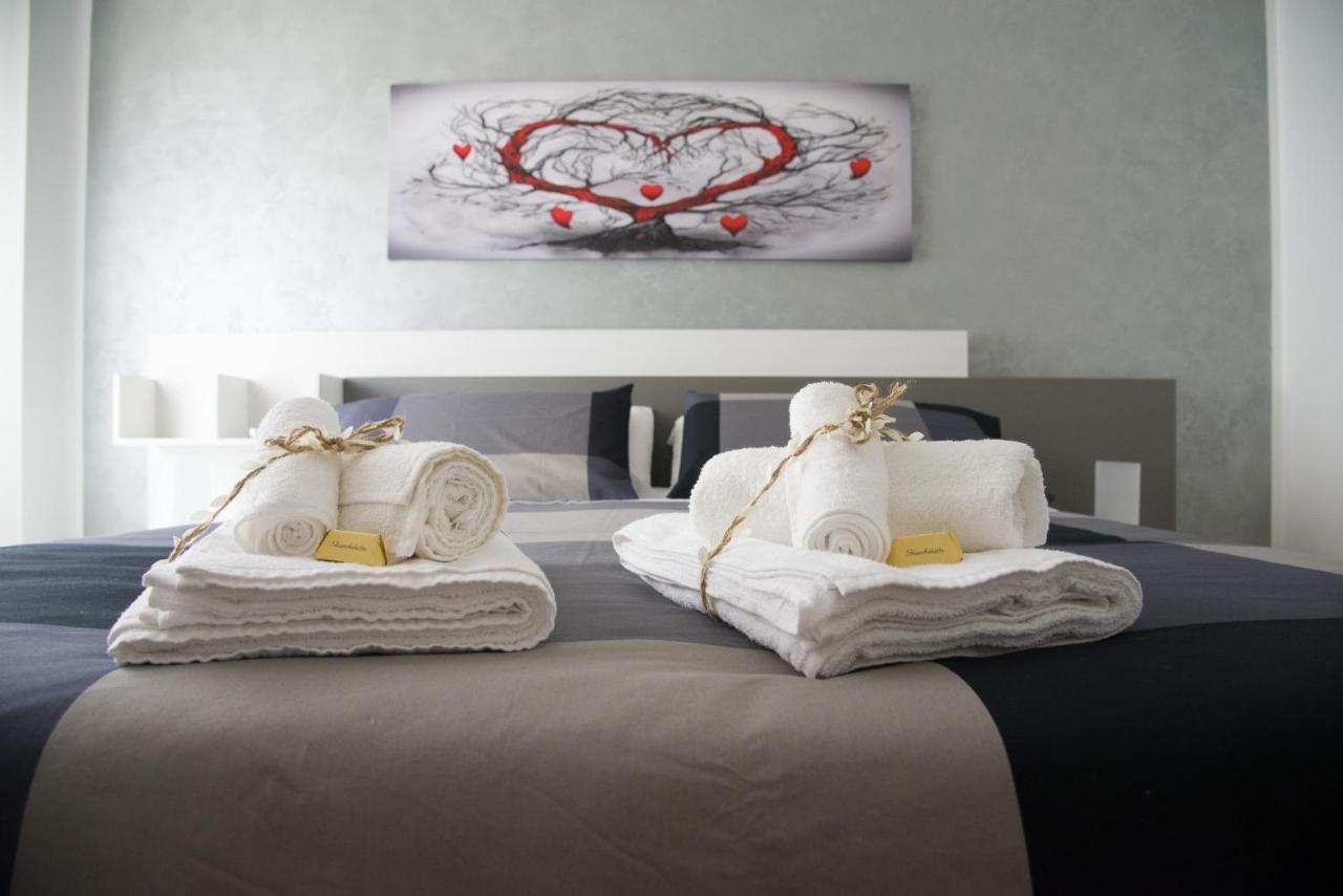 Deluxe Double Room Shower