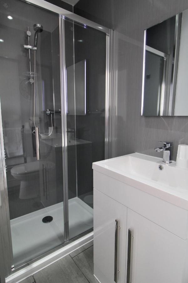 Small Twin Room with En-Suite