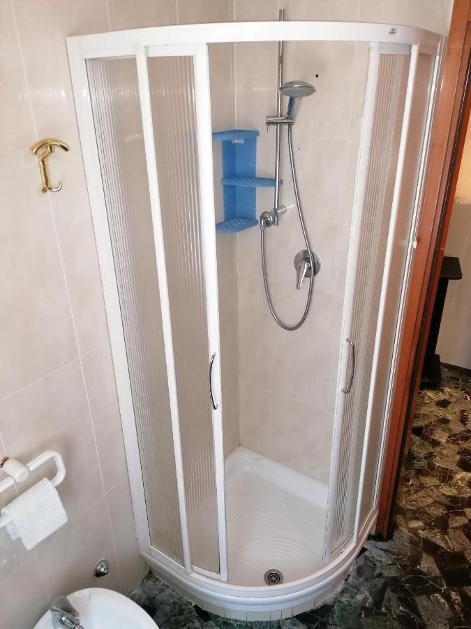 Camera Matrimoniale/Doppia con Letti Singoli con Bagno Privato