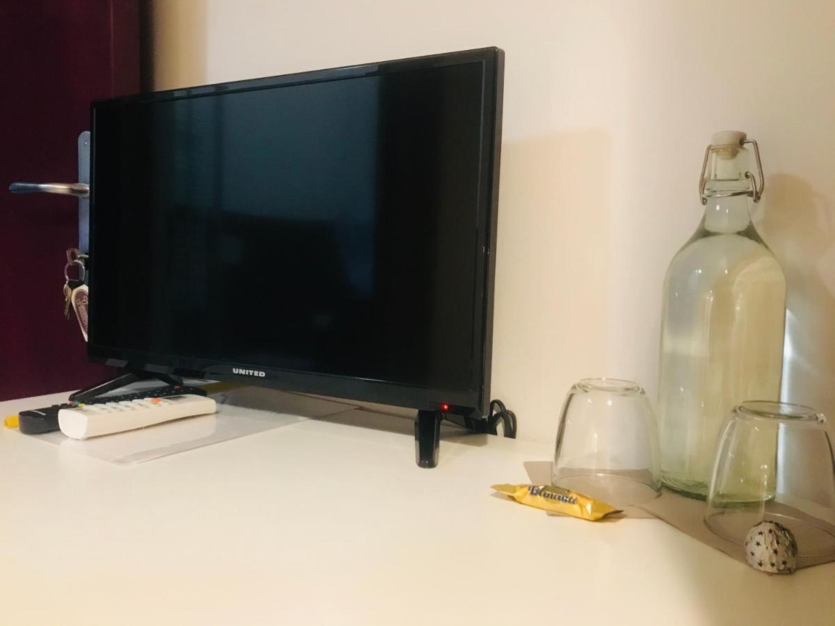 Small Double Room,1052313496:JPEG