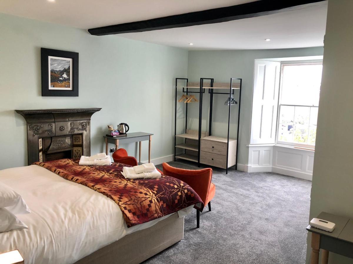 Double or Twin Room with Mountain View