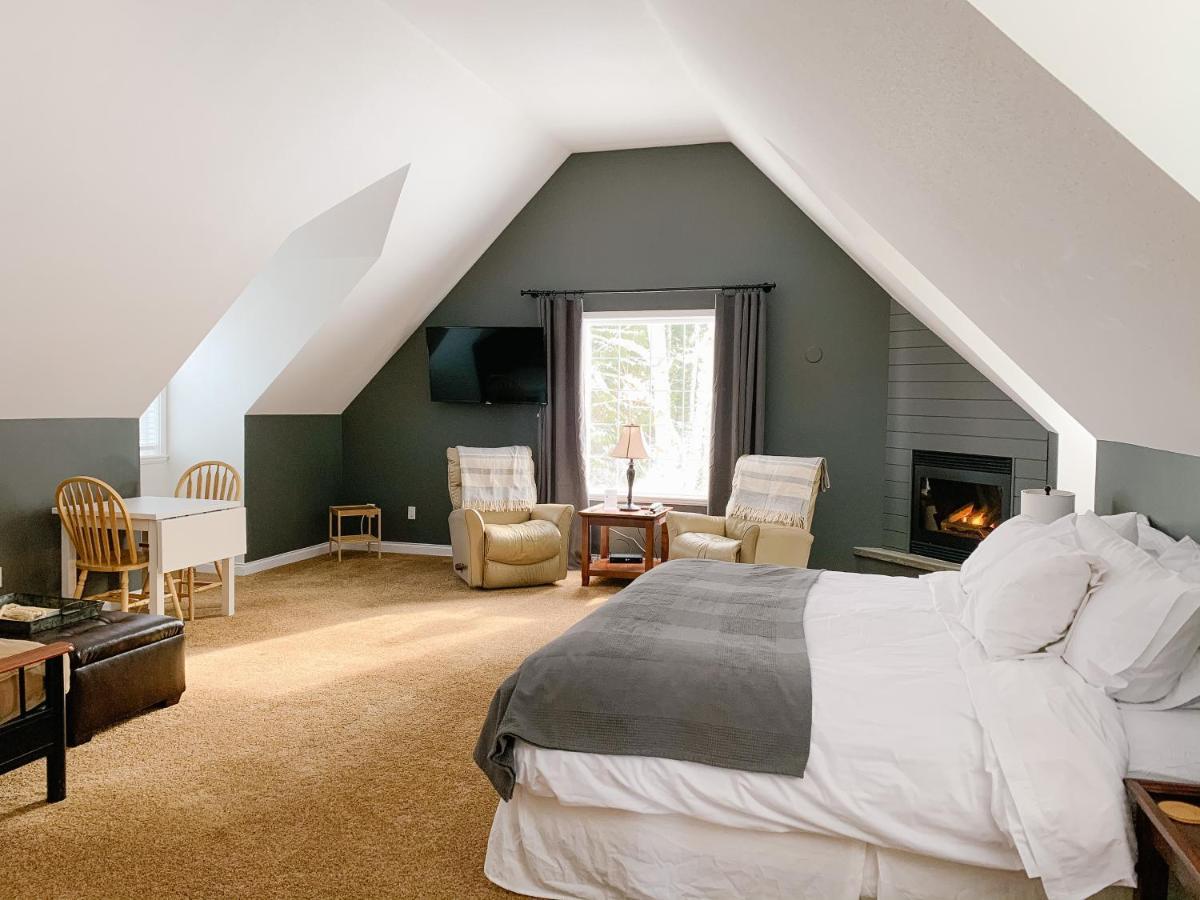 Deluxe King Room with Garden View