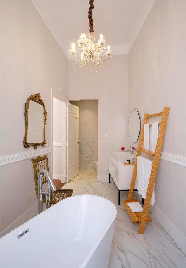 Master Suite with Balcony,1090747365:JPEG