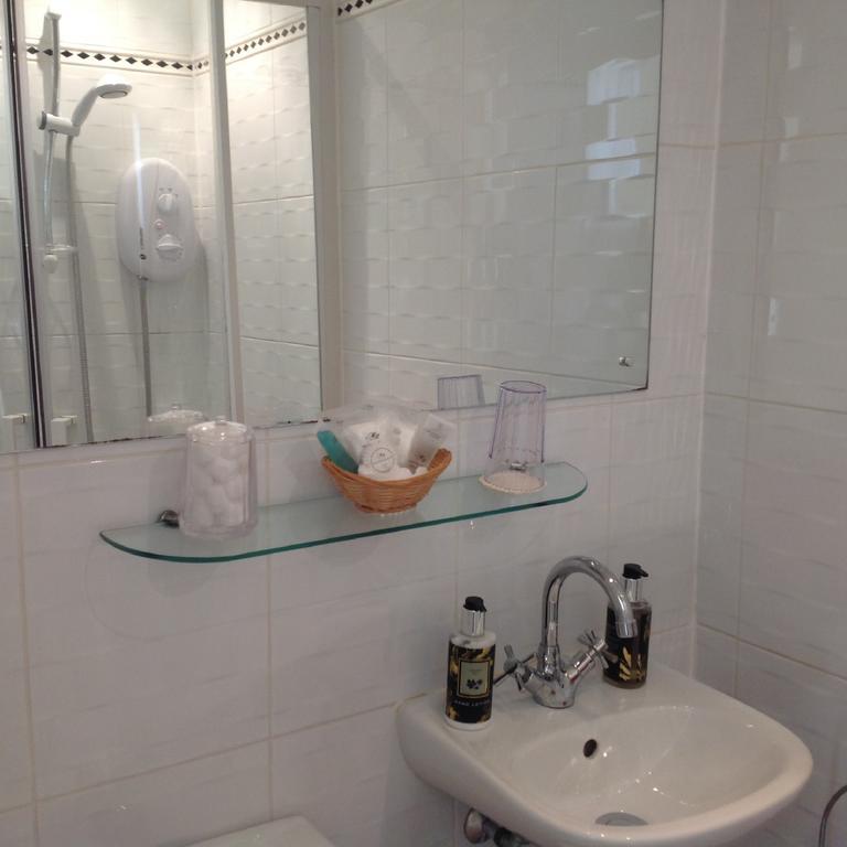 Twin Room with Sea View (Shared Bathroom)