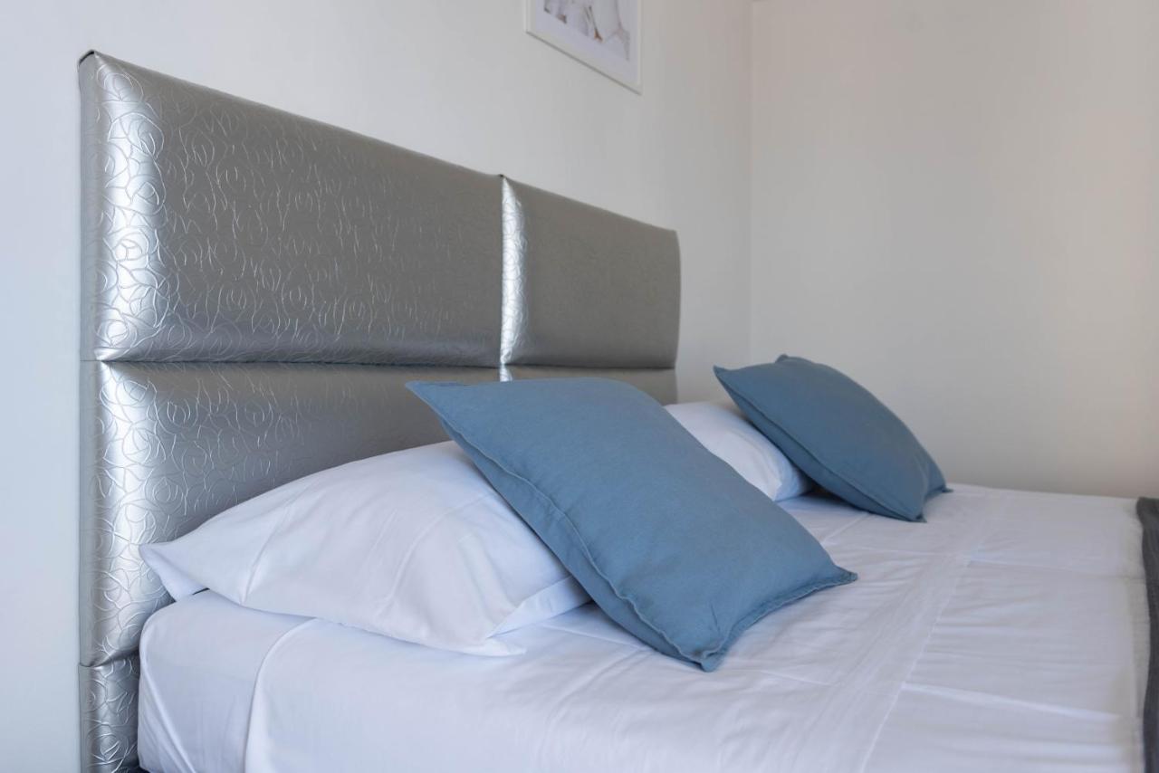 Double or Twin Room Sea View