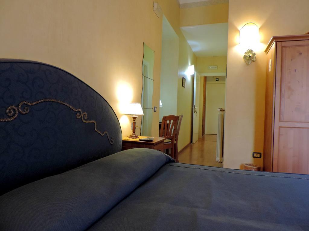 Double Room,758070214:JPEG