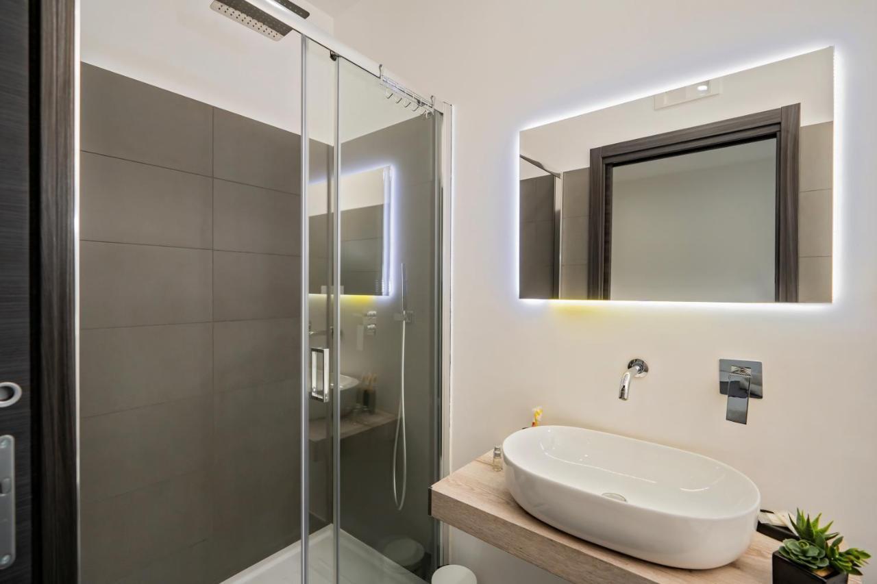 Deluxe Double Room with Balcony,1107003327:JPEG