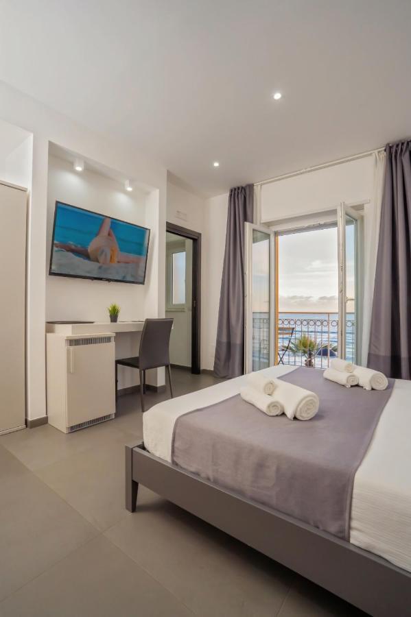 Deluxe Double Room with Sea View,1113154818:JPEG