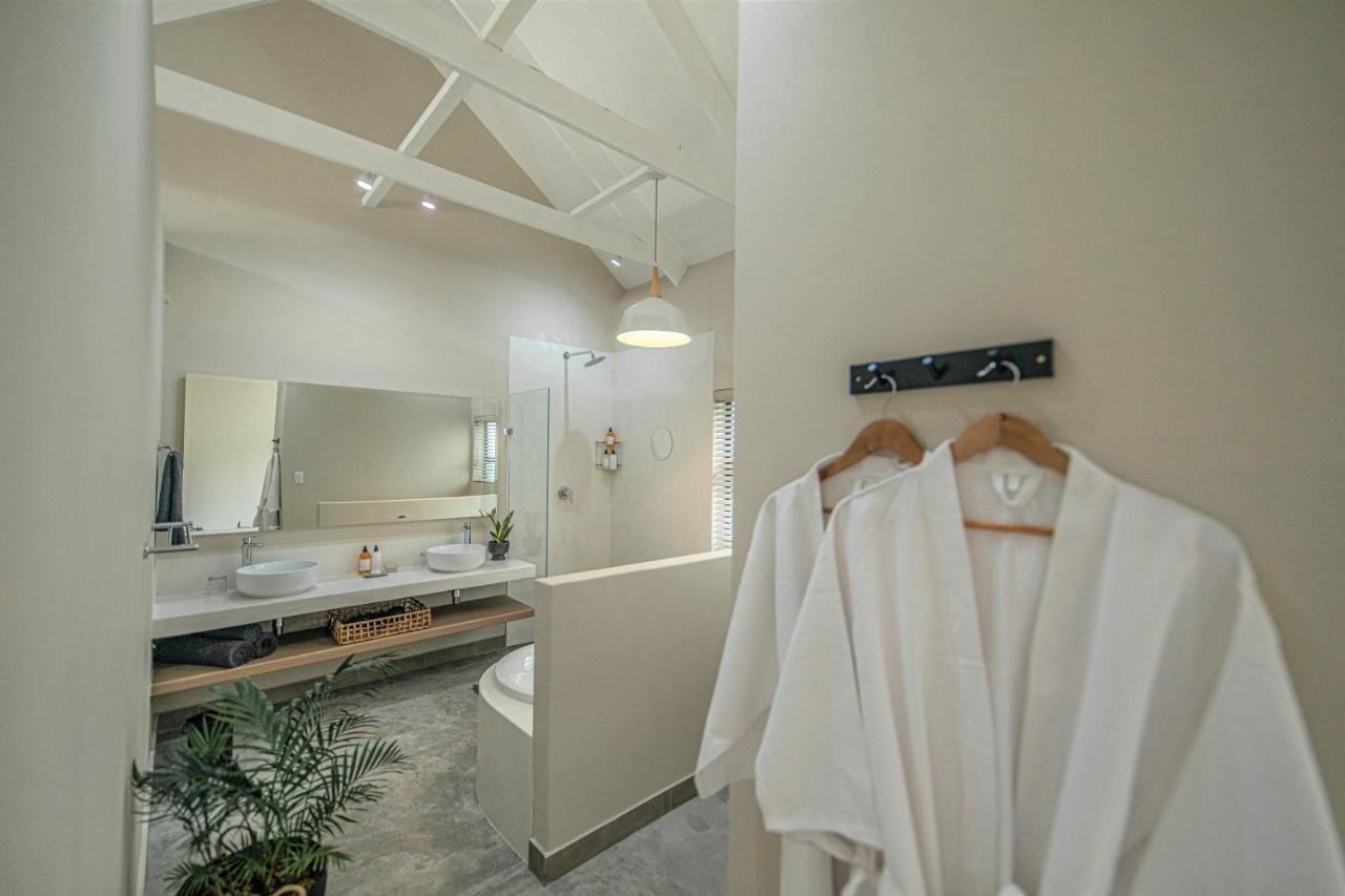 Deluxe King Room with Bath