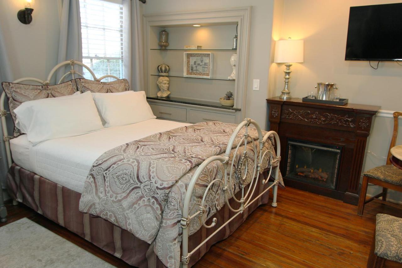 Queen Room Fireplace Elizabeth