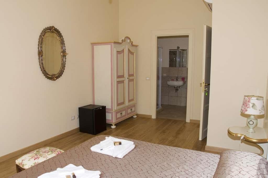 Large Double Room - Annex,112397313:JPEG