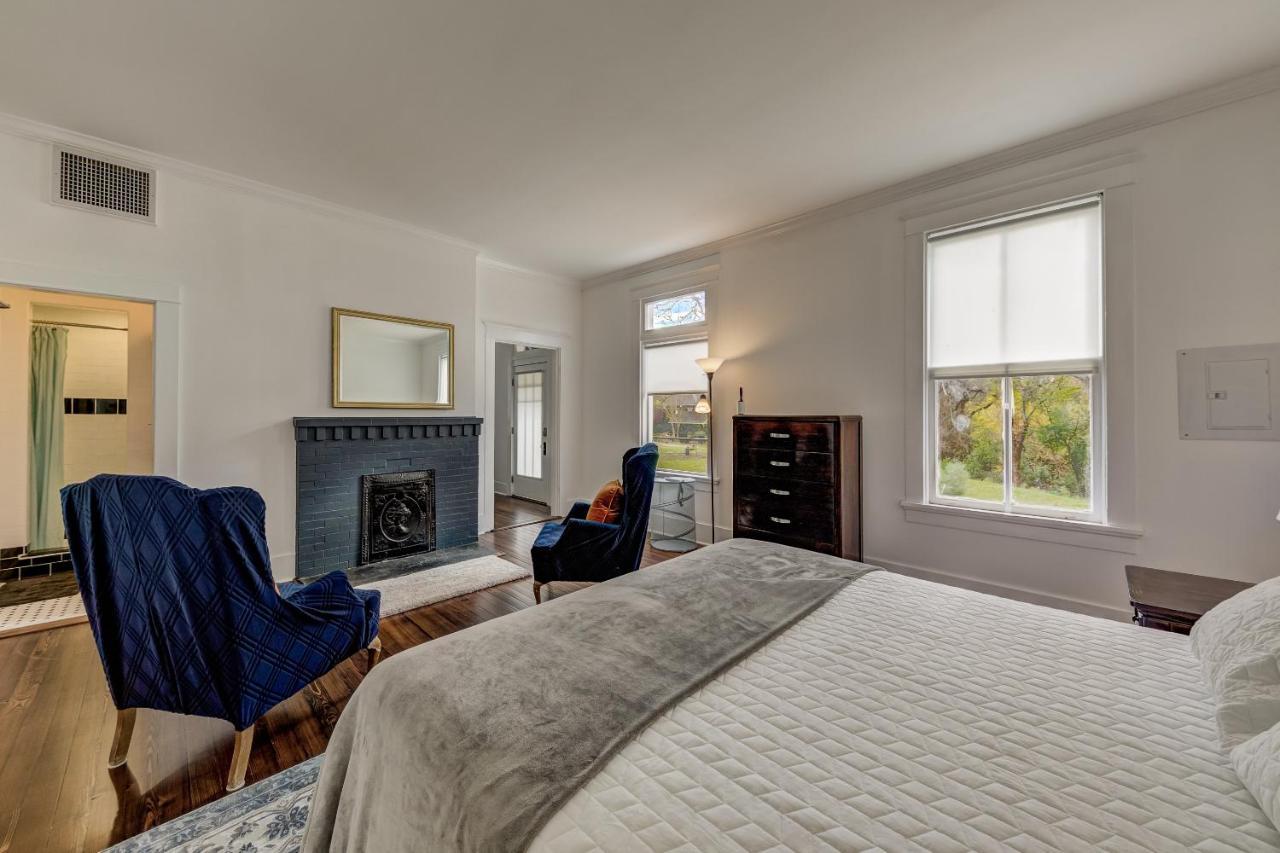 One-Bedroom Cottage