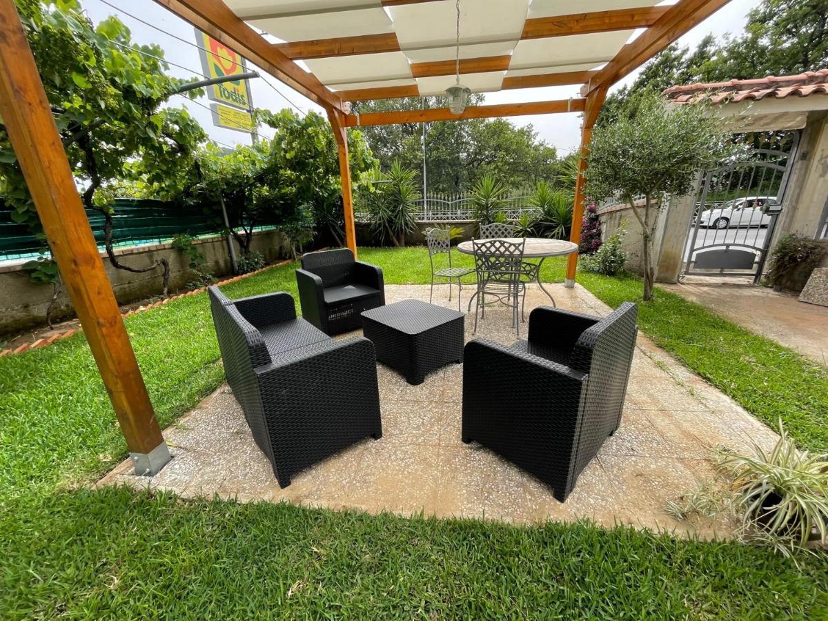 Family Room Garden View,1124249328:JPEG