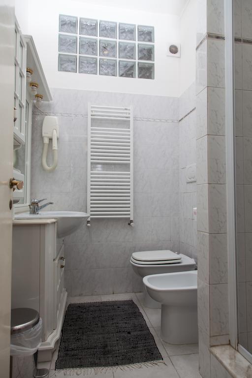 Room with Private External Bathroom,112936302:JPEG