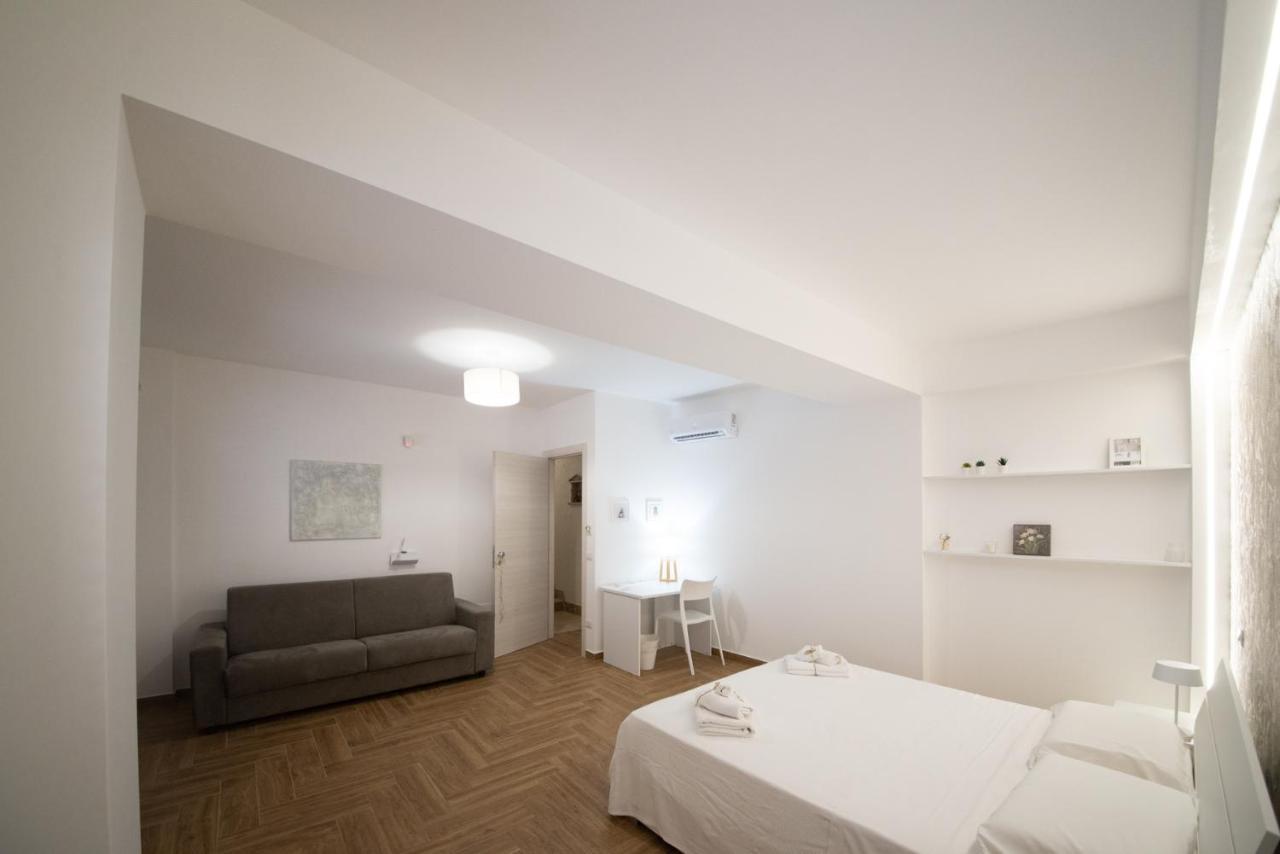Deluxe Double Room Shower