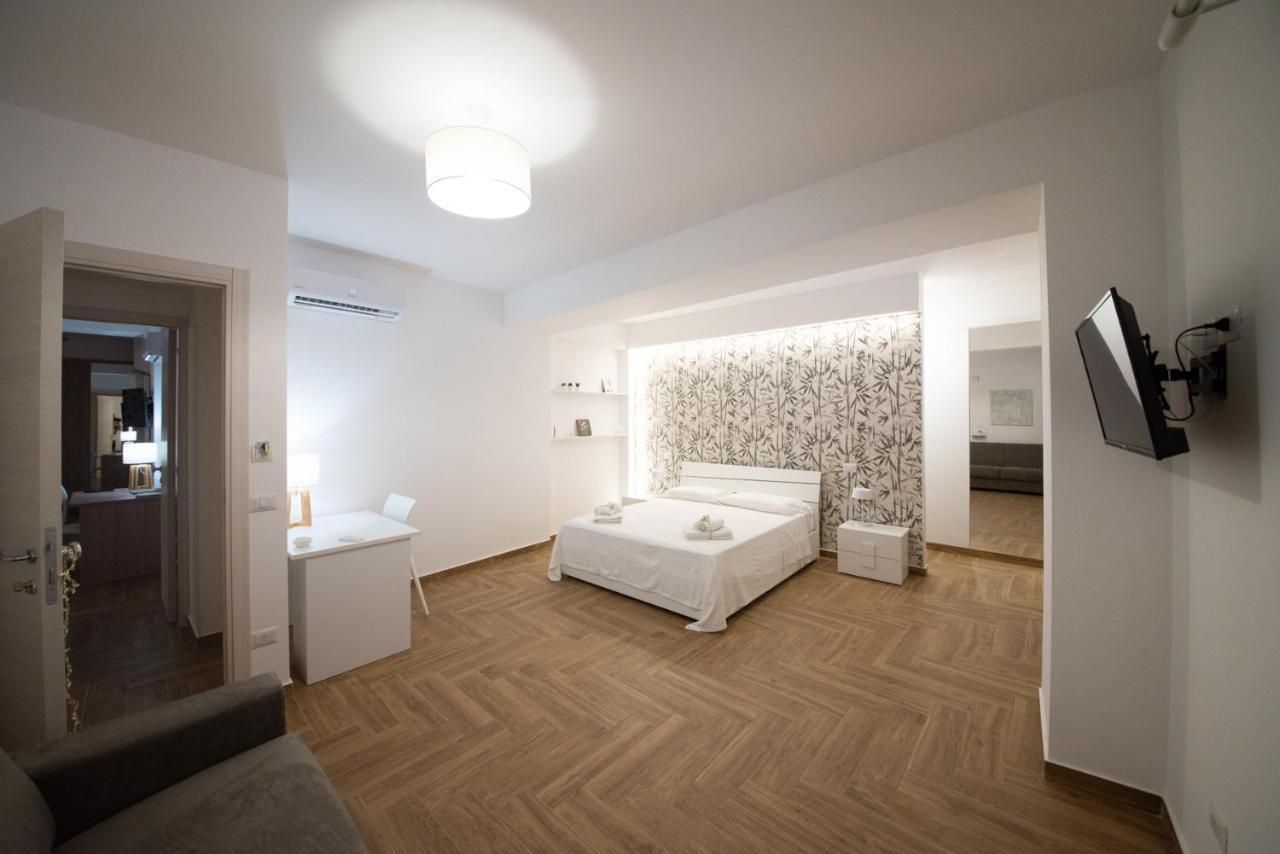 Deluxe Double Room Shower