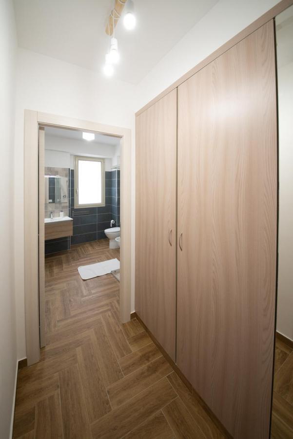 Deluxe Double Room Shower