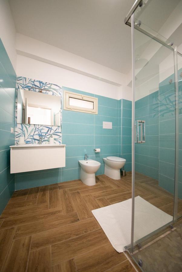 Deluxe Double Room Shower