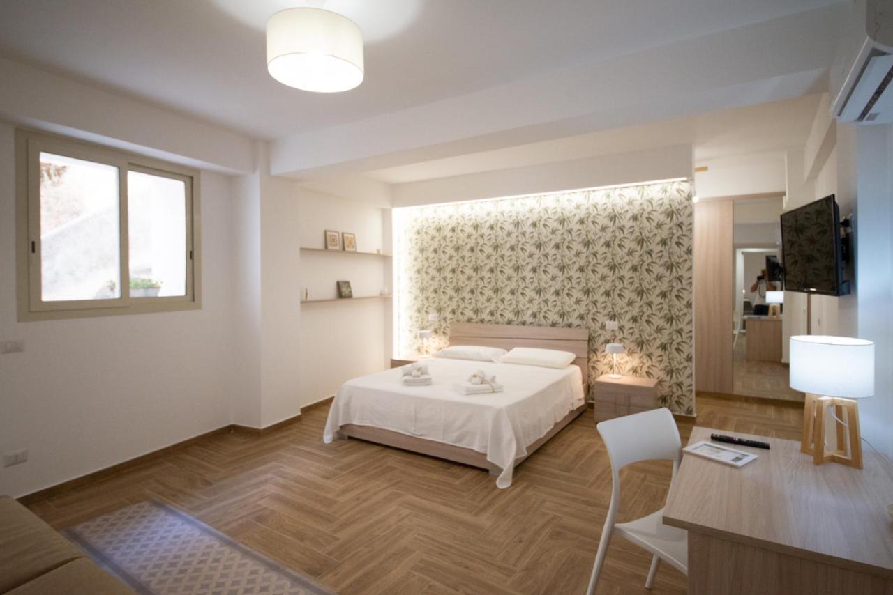 Deluxe Double Room Shower