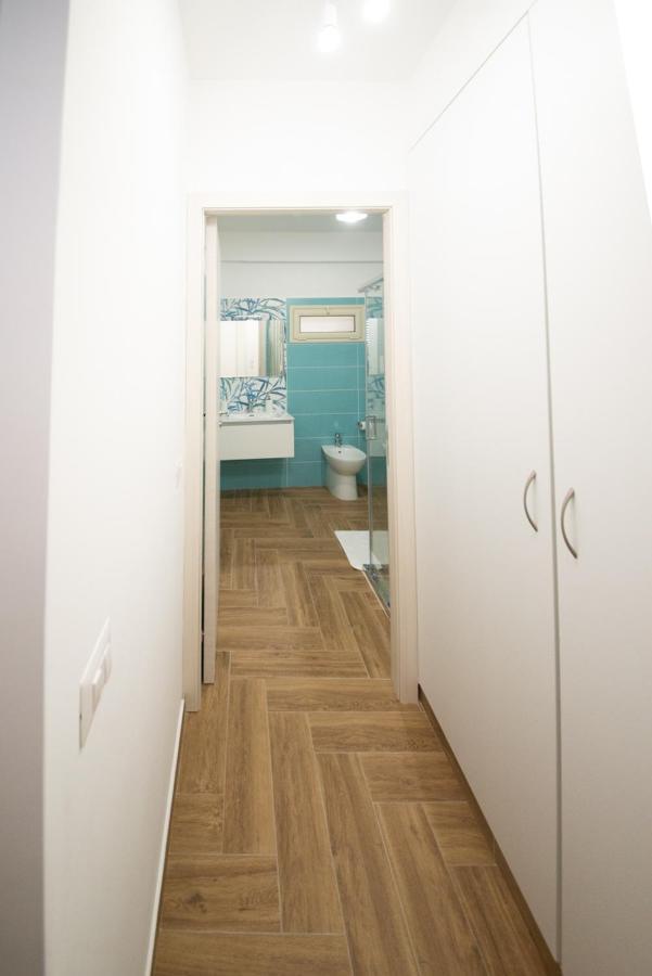 Deluxe Double Room Shower