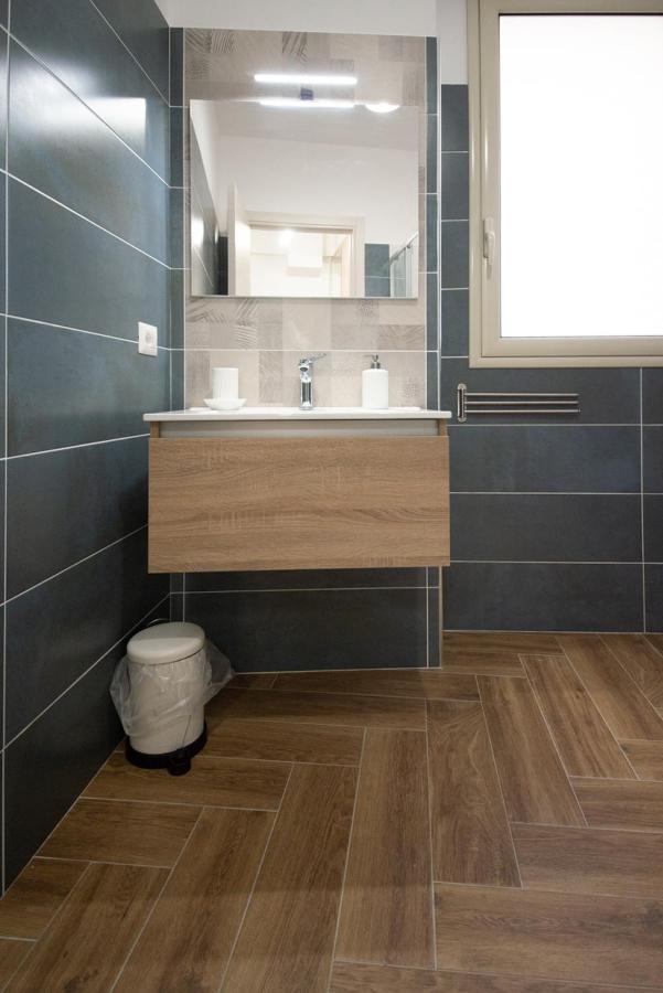 Deluxe Double Room Shower