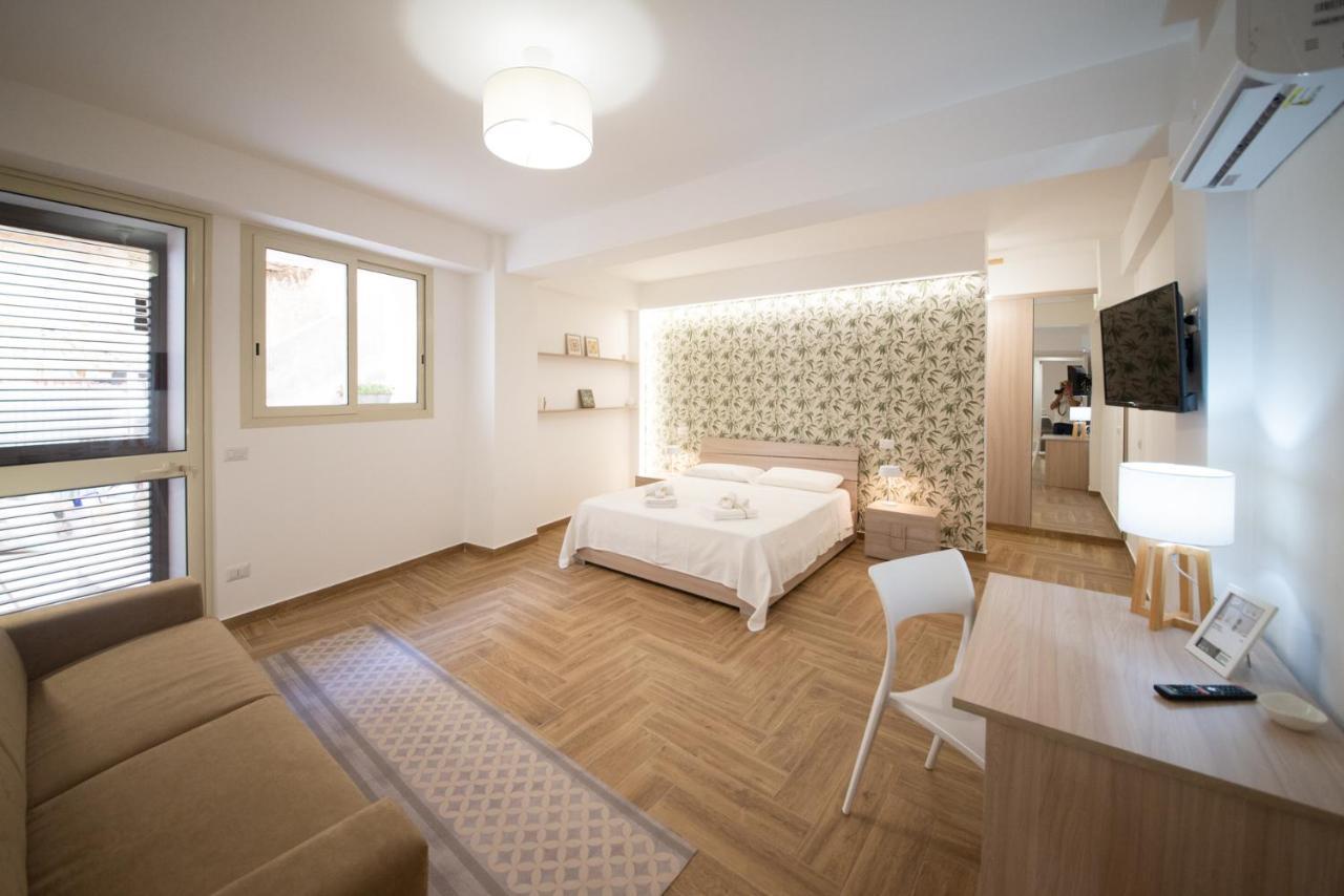 Deluxe Double Room Shower