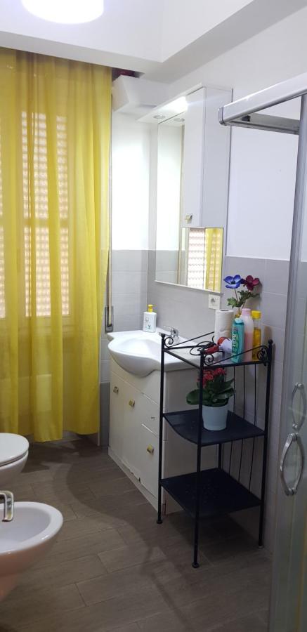 Camera Tripla con Bagno in Comune