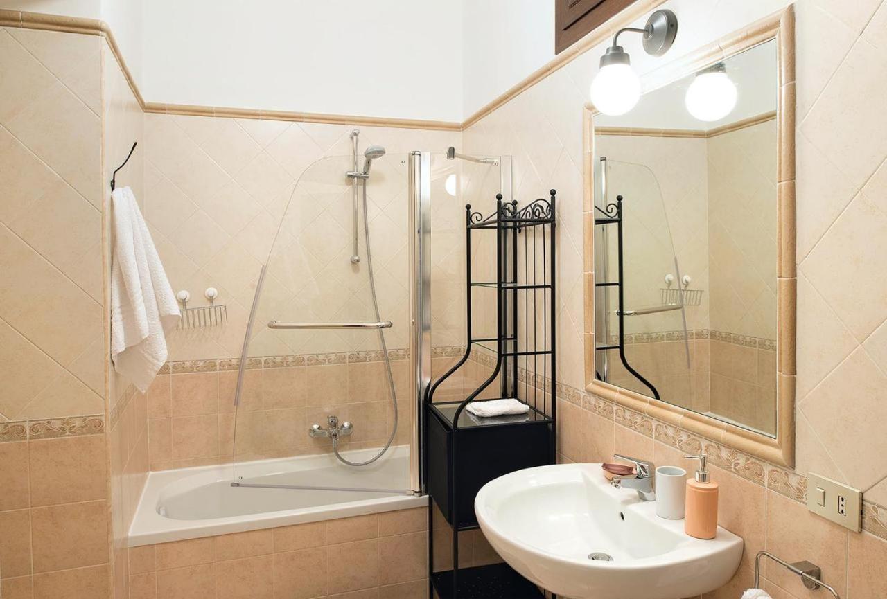 Camera Matrimoniale con Bagno Privato Esterno