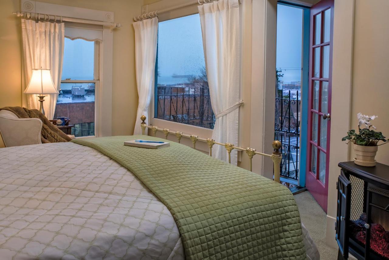 Queen Room with Balcony