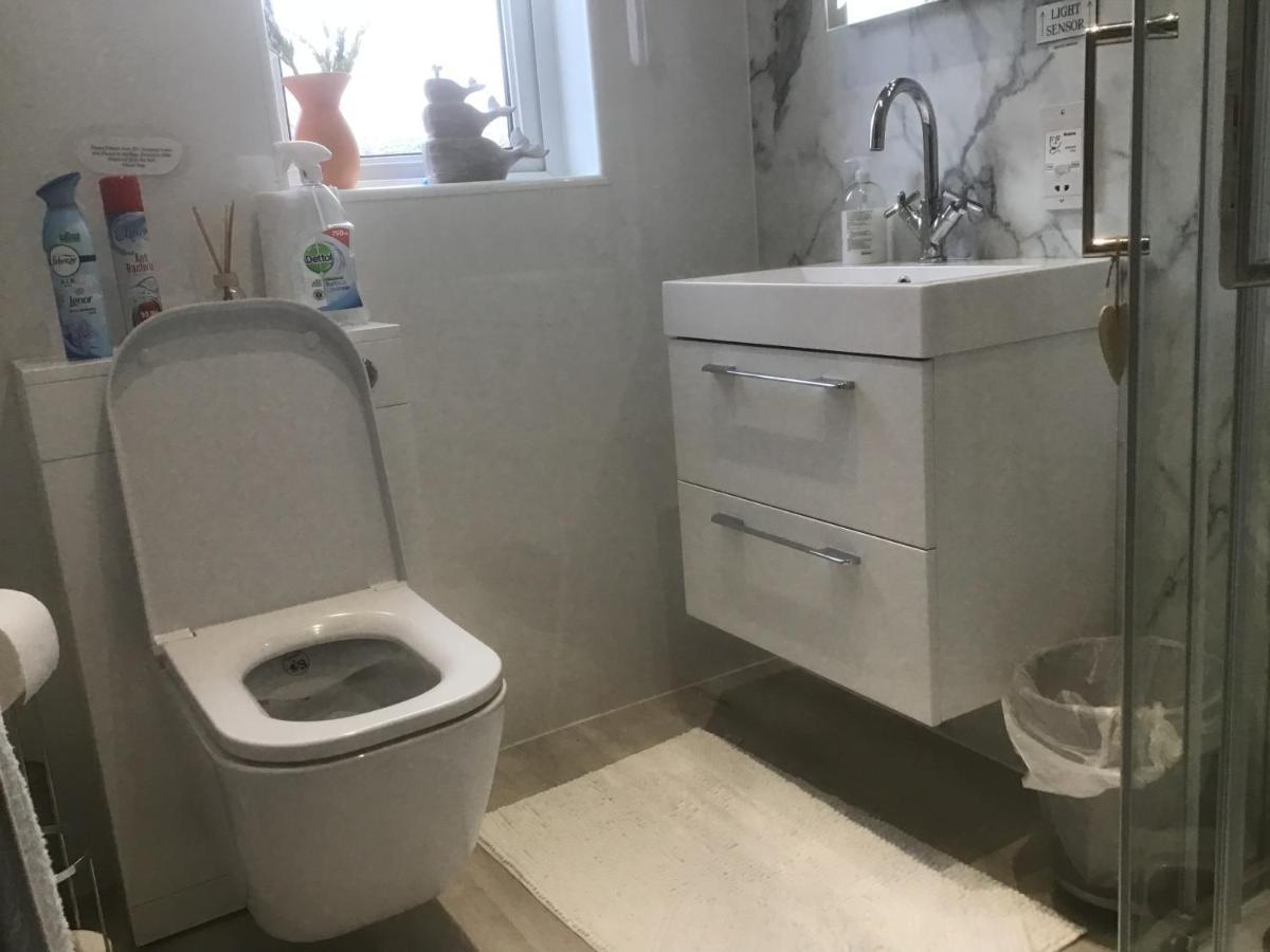 Single Room with Shared Bathroom,1160859942:JPEG