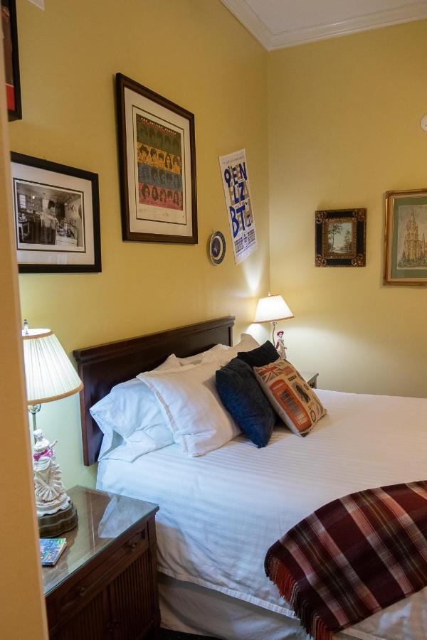 Deluxe Queen Suite