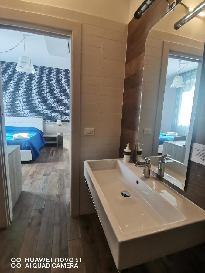 Large Double or Twin Room