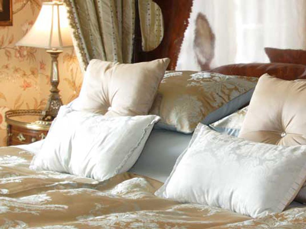 Four Poster Room