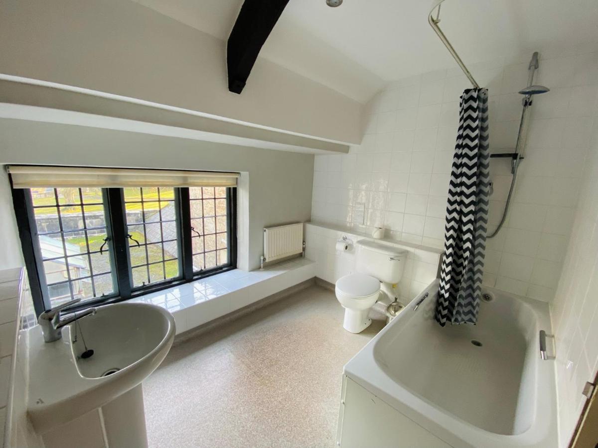 Single Room with Private External Bathroom
