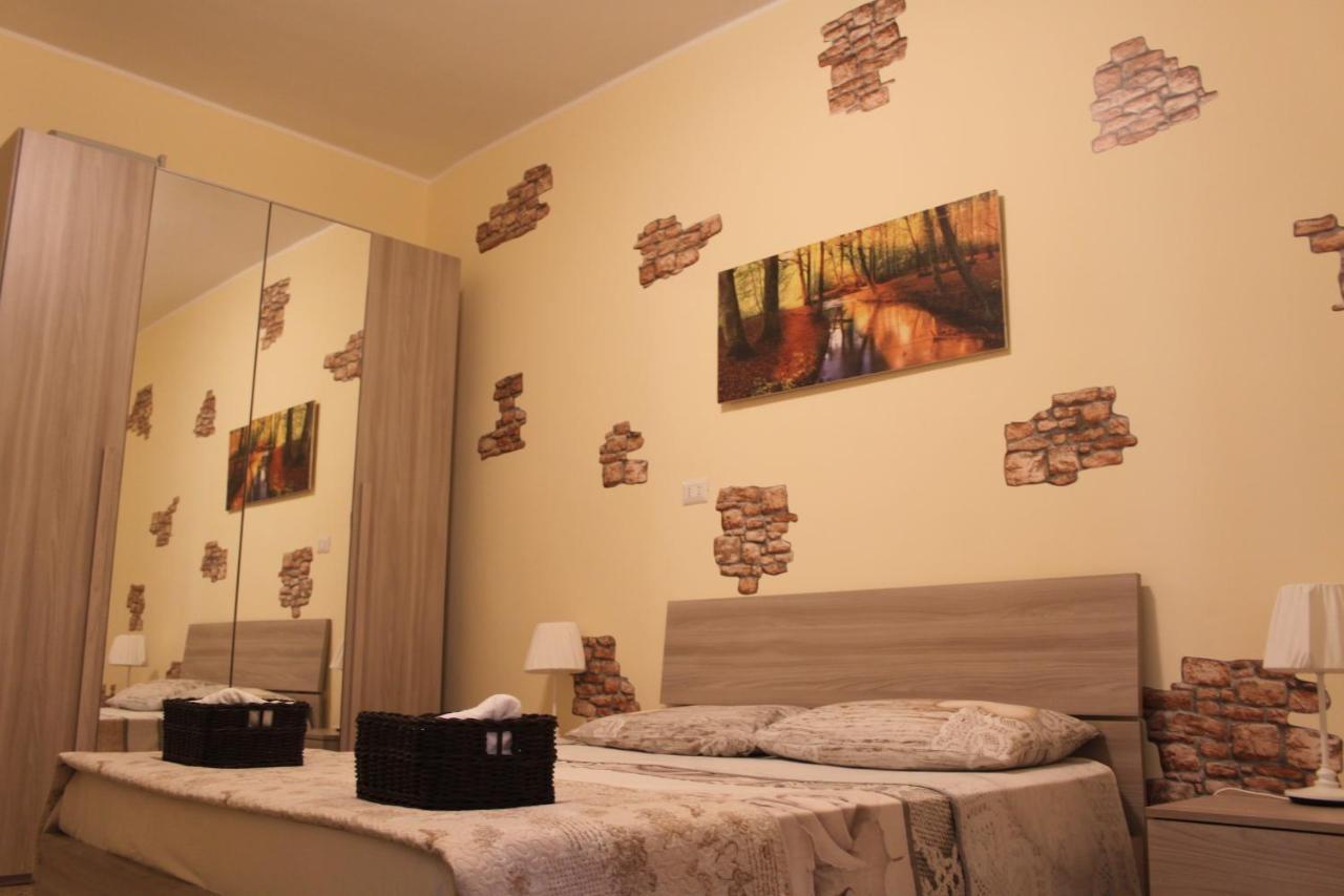 Queen Room with Shared Bathroom,1179295435:JPEG